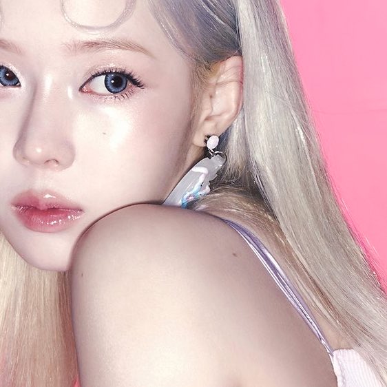 HOMEDUCK_'s tweet photo. < 립 뭔데요
코 끝 뭐발랐는데요 > https://t.co/zFVeWCEFs5