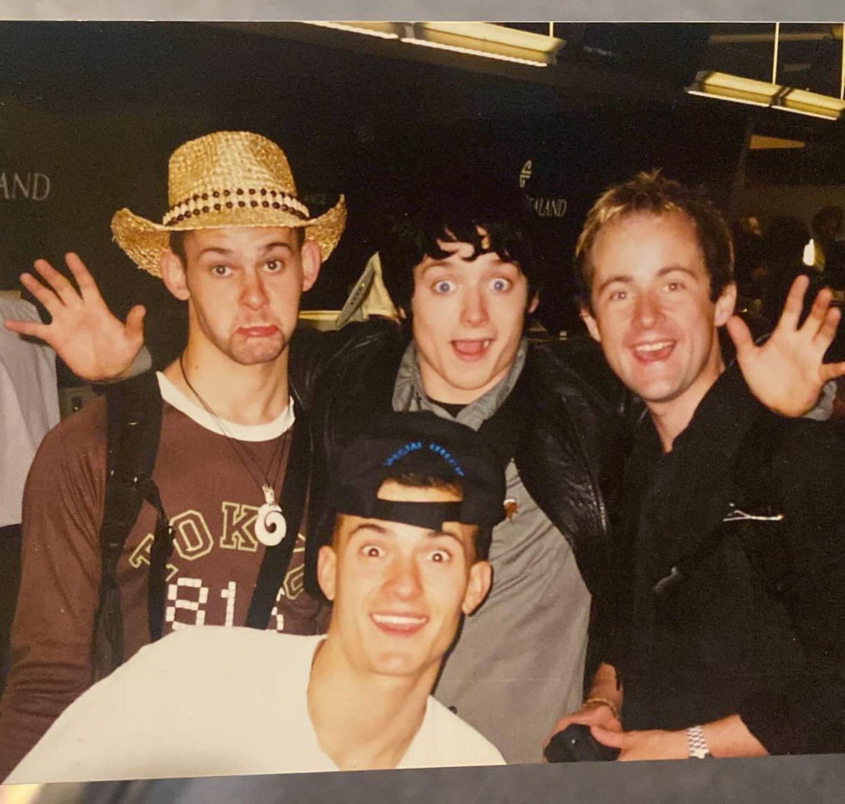 The Lord of the Rings cast shared a fun flashback photo. nerdist.com/article/the-lo…
