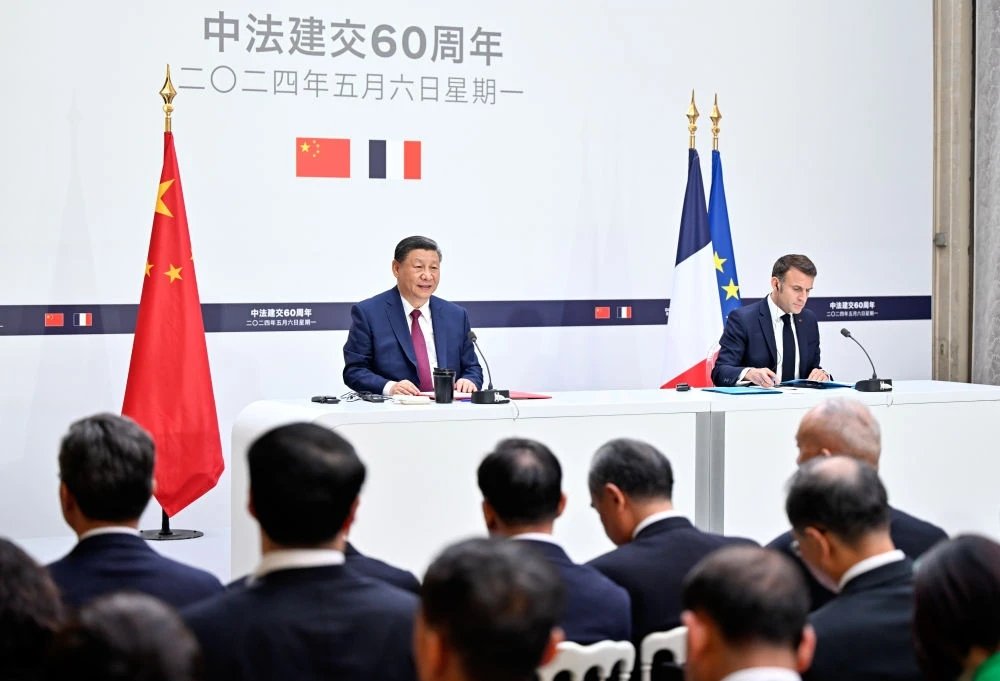 Koppy678's tweet photo. 大国外交，合作共赢！✊✊
Great Power Diplomacy and Win-win Cooperation！🤝🤝
当地时间5月6日下午，国家主席习近平在巴黎爱丽舍宫同法国总统马克龙会谈后共同会见记者。 https://t.co/WZ40yqEWro
