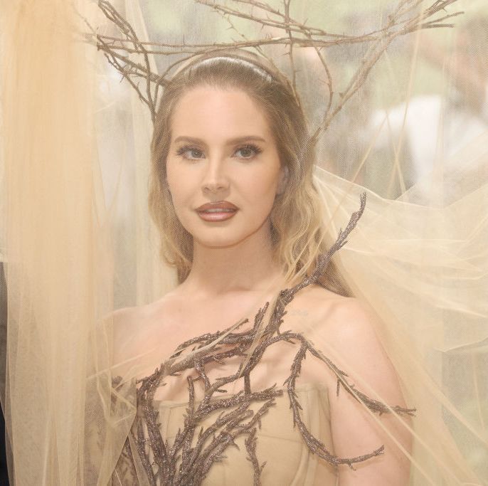 Lana del Rey en la Met Gala de hoy, sirvió y devoro  💋

-🩰