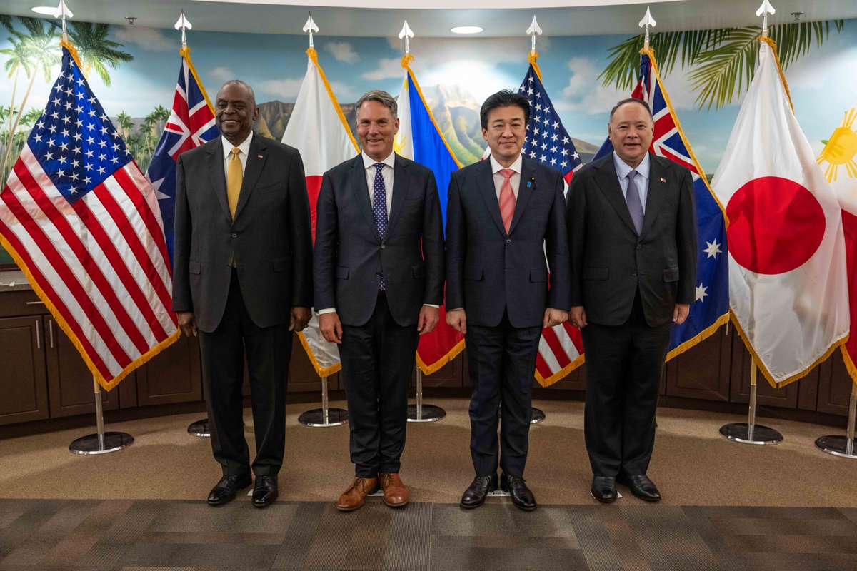 Defense leaders from 🇺🇸🇵🇭🇦🇺🇯🇵 underscored their commitment to further improving interoperability between our forces and promoting peace and security throughout the #IndoPacific.

Read the joint readout: defense.gov/News/Releases/… 

#FreeAndOpenIndoPacific @DNDPHL