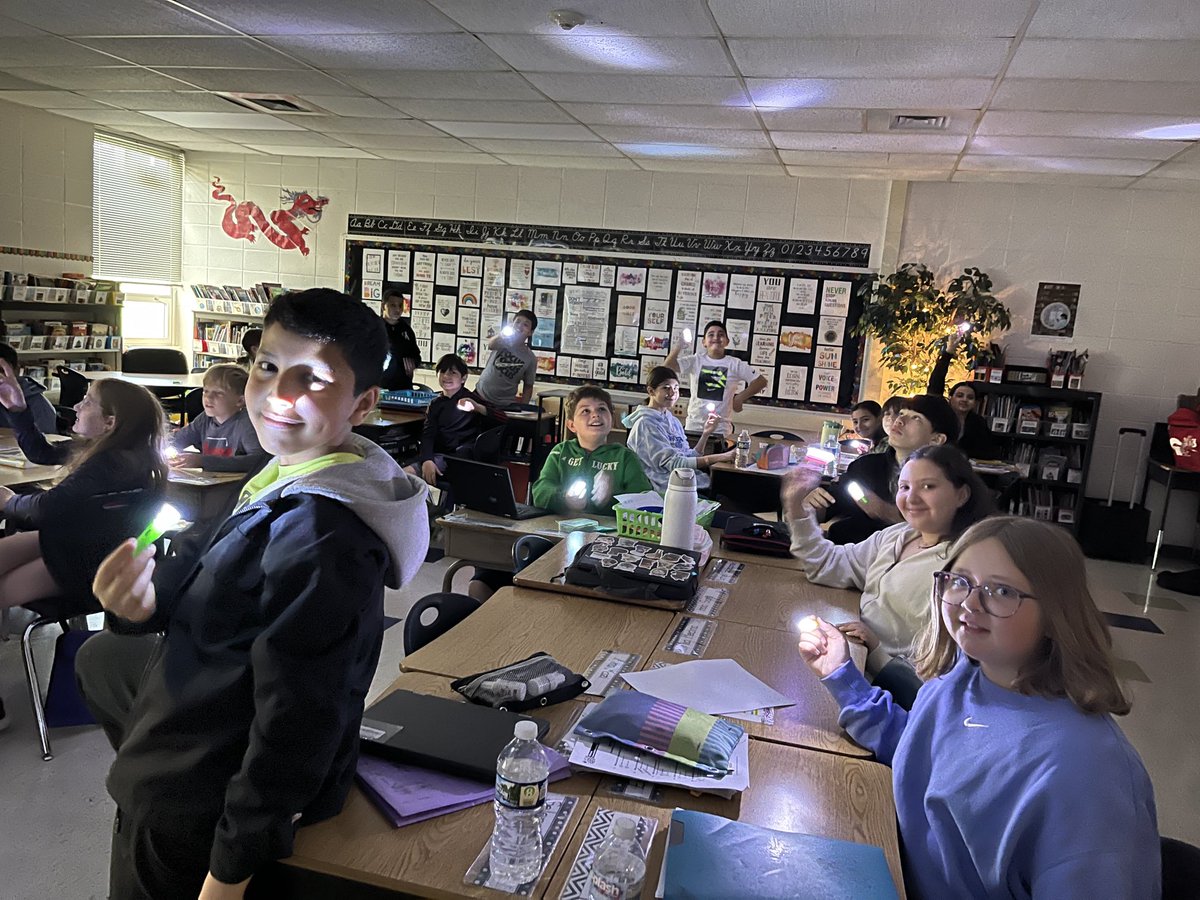 ReadingFitz's tweet photo. F is for Flashlight Day! Students had fun reading with their flashlights today (and making shadow puppets on the ceiling). π¦ #ABCCountdown #Isitsummerbreakyet β¦@OakRidgeNPD117β© https://t.co/8RfawQDAT1