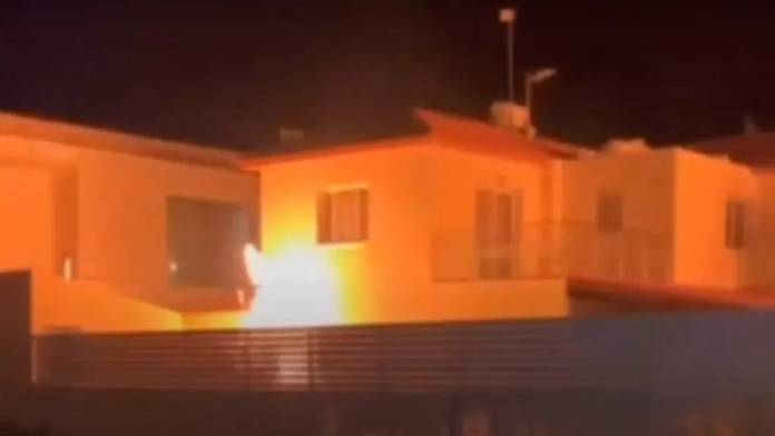 Larnaca youths set fire to Briton’s house with firecrackers in the Kiti area parikiaki.com/2024/05/larnac… #Larnaca #CYPRUS