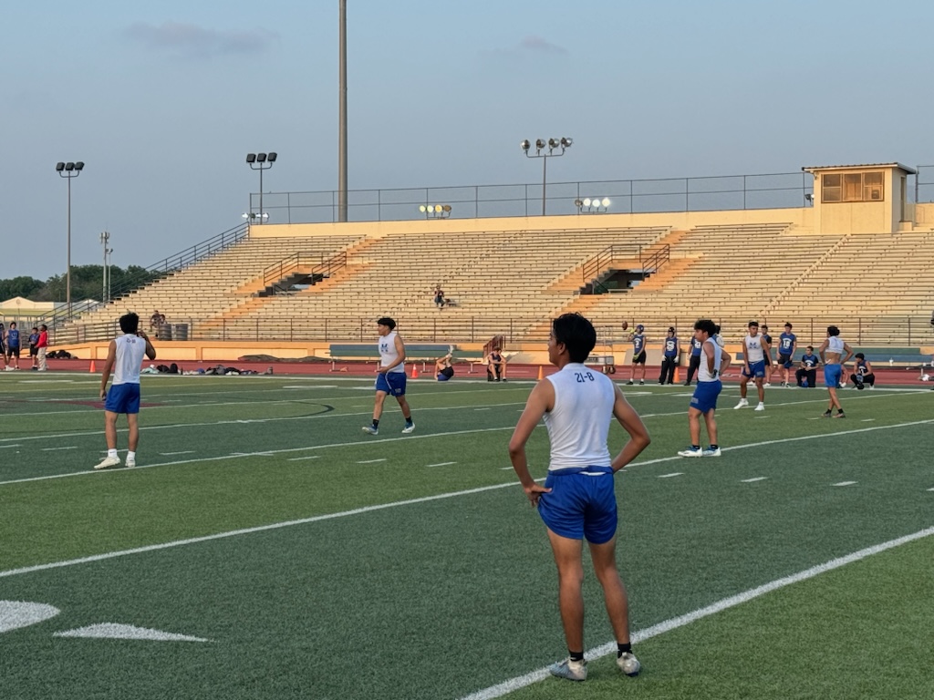 Our @EISDMemorialHS @EISDofSA Minutemen competed at a high level to kickoff the 7on7 EISD League this afternoon vs Taft & Somerset. The growth from hard work and commitment are starting to show results. Feels great to be back in football mode again! #PlayToWIN #RememberThe55