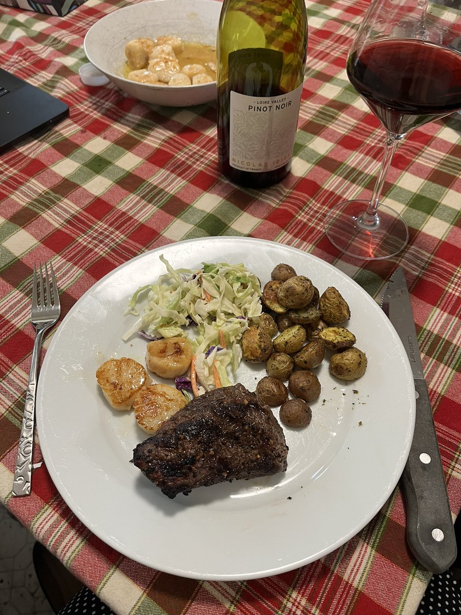 First day of class and my Lobster (a.k.a my beautiful Husband of over 20 years) 🦞 cooked an amazing, surf and turf dinner. Complete with 'Cocktail Hour' jazz from Amazon Music and a nice Pinot Noir.