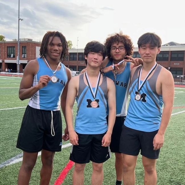 Congratulations to the Novice boys 4x400m relay team of Jachin Choi, Brandon Yeh, Noel Hall, and Mateo Agami on a great performance at Big North Frosh Novice League Championships. The boys medaled and placed 3rd in the relay event. Way to go boys!! instagr.am/p/C6phV7-Orwb/
