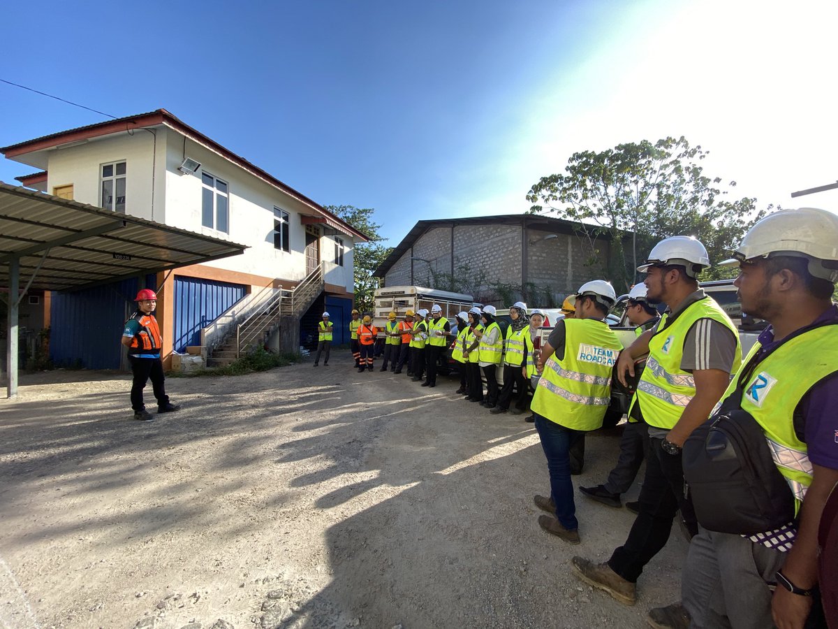 TOOLBOX BRIEFING STAFF RC KAWASAN KOTA BHARU

TARIKH : 07/05/2024
MASA : 8.40 AM
LOKASI : PEJABAT ROADCARE KOTA BHARU

TOPIK :

- WARNING SIGN
- SAFETY CONE / BARRIER
- PPE
- PERKESO
- CIDB CARD
- TRAFFIC CONTROL

#TowardsSafetyCulture
<a href="/Roadcare_Kelntn/">ROADCARE WILAYAH KELANTAN</a> 
<a href="/RC_KBharu/">Roadcare K. Bharu</a>