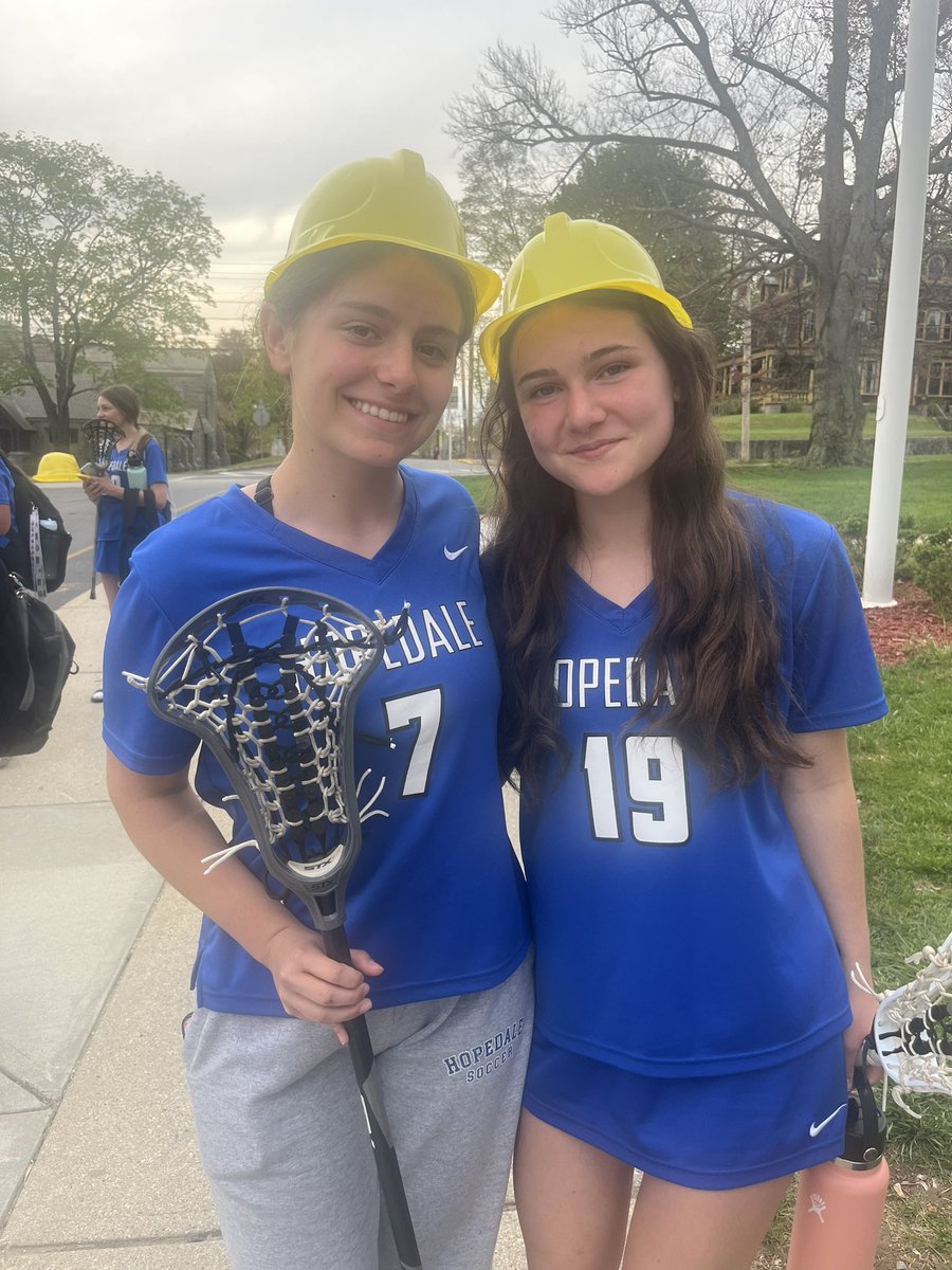 Tough loss to Grafton this afternoon.

Emma Gosselin➡️2G
Shayla McPhee➡️1G
Molly Gosselin➡️1G

Alli Pearlman➡️ 12 Saves

Final: 18-4 

Hard Hats go to Maida and Rielle👷🏻‍♀️