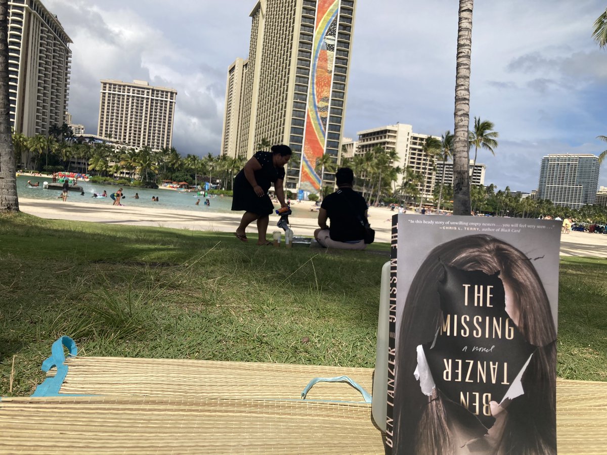 Enjoying the search for Christa on the sunny beaches of Hawai’i. #beachreads #vacationmode #theMissing #literaryfiction @BenTanzer