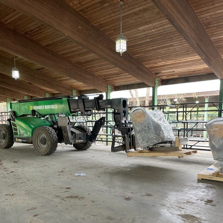 A special 'shiny new toy' has arrived at @SF_GreatEscape. Those with a keen eye will recognize this 'new toy' as a Timberliner Train from @thegravitygroup for The Bobcat!

📸 @SixFlags Great Escape

#sixflagsgreatescape #thegravitygroup #thebobcatcoaster