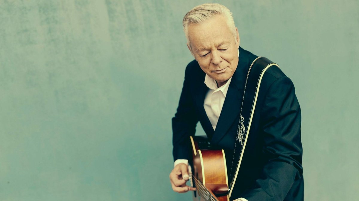 Tommy Emmanuel shows off his 'fearless' fingerpicking guitar style dlvr.it/T6WSZn