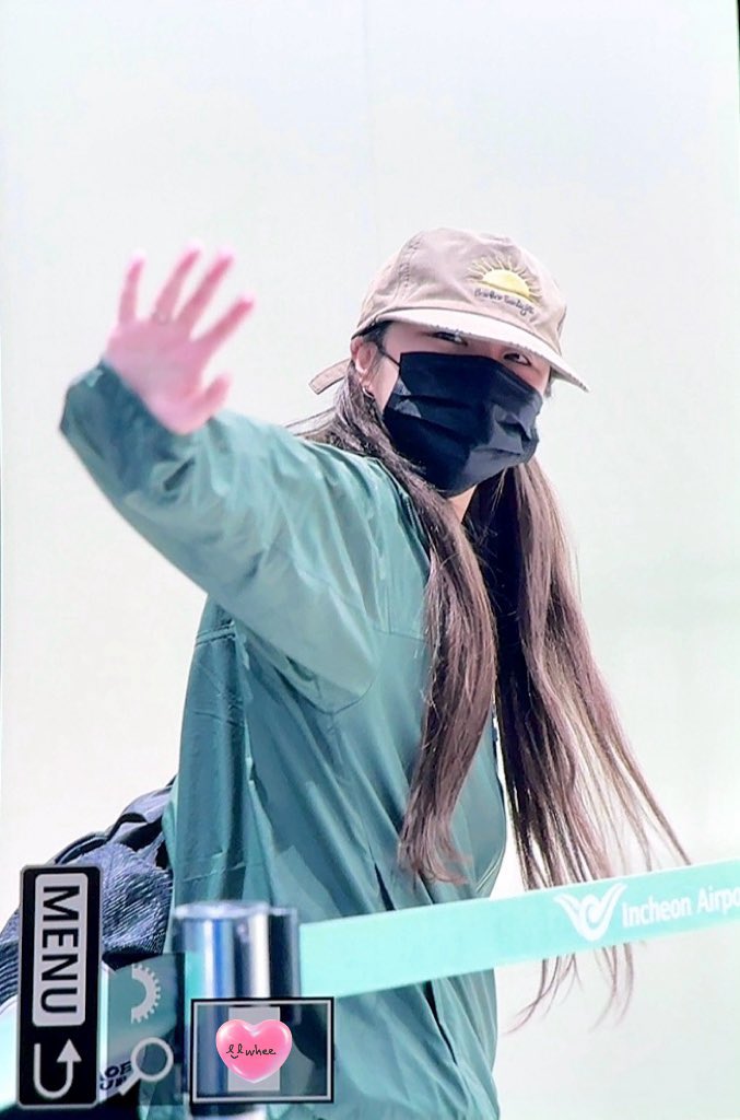 wheein now flying for her europe & usa tour. safe travels, love!