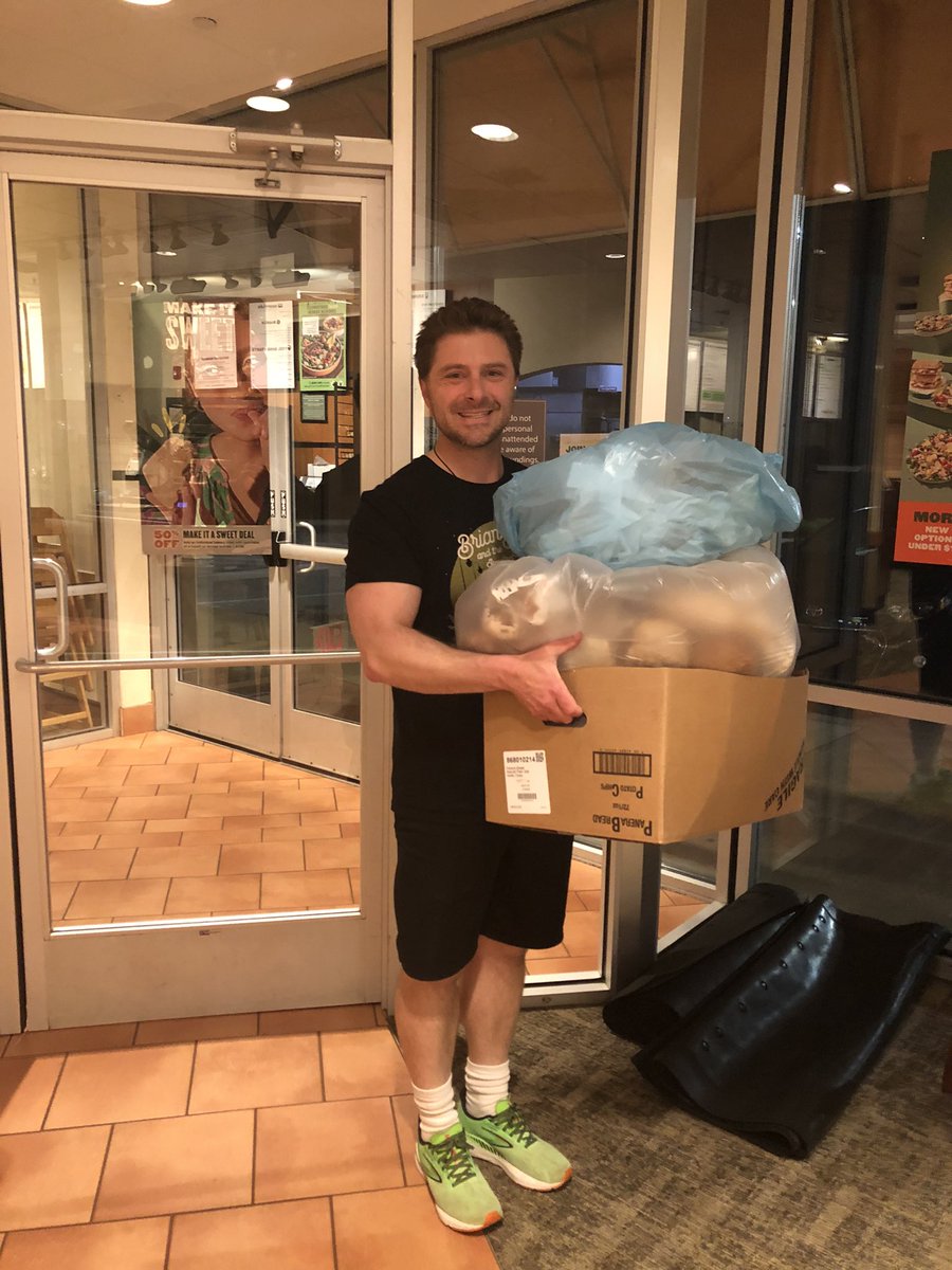 @f4service collected nearly 30 pounds of food for those in need who are #Hungry and #suffering. 

We are going to keep fighting for those in need. We won’t give up and we will do everything in our power working together to #endhunger. 

#F4endhunger #Foodrescue #Foodrecovery