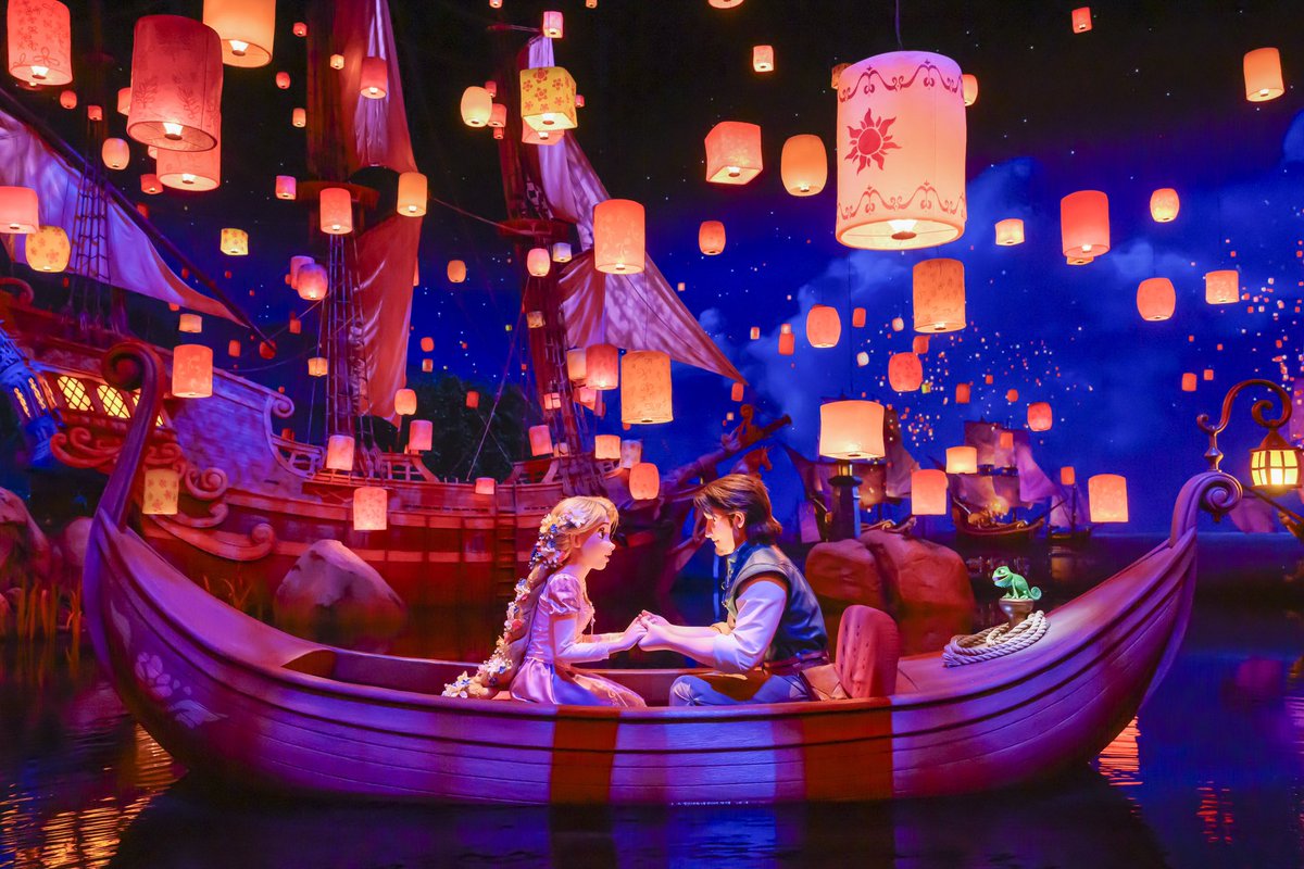 if you need me I’m going to be filling the lantern scene in Rapunzel’s Lantern Festival ride with my TEARS!!!!! ITS BEAUTIFUL 😭😭😭😭😭