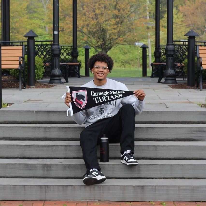 Meet Justus Wheatley, a 'Homegrown Mountaineer' taking his musical theatre passion to new heights! Dive into his inspiring journey here: rb.gy/x2ywx7 #ClassOf2024 🌟