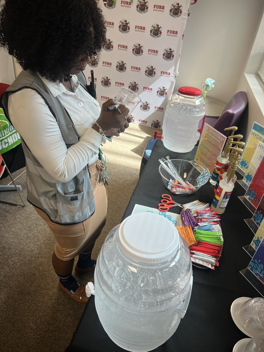 Cheers to our incredible teachers who kicked off the week as they indulged in a hydrating treat at our hydration Water Station, choosing their favorite flavors to stay refreshed and energized. Thank you for all you do! #TeacherAppreciationWeek #HydrateAndEducate #TEAM