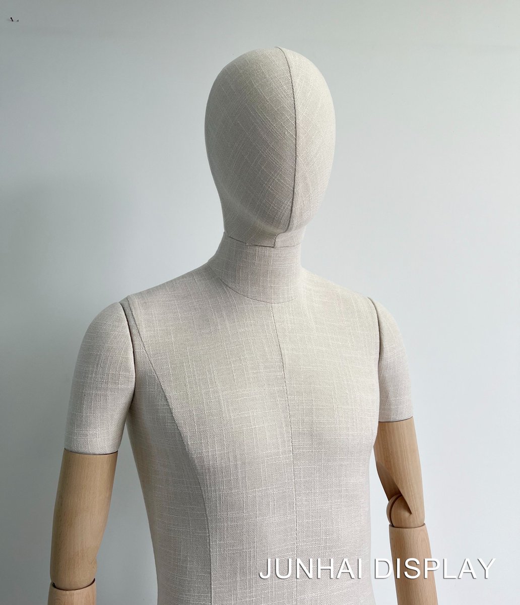 Fabric male mannequins with wooden arms

#malemannequins
#casualmannequin
#fabricmannequin
#articulatedmannequin
#retaildesign
#newmannequin
#maniquies
#visualdesign
#vm
#manichini
#manequim
#Junhai