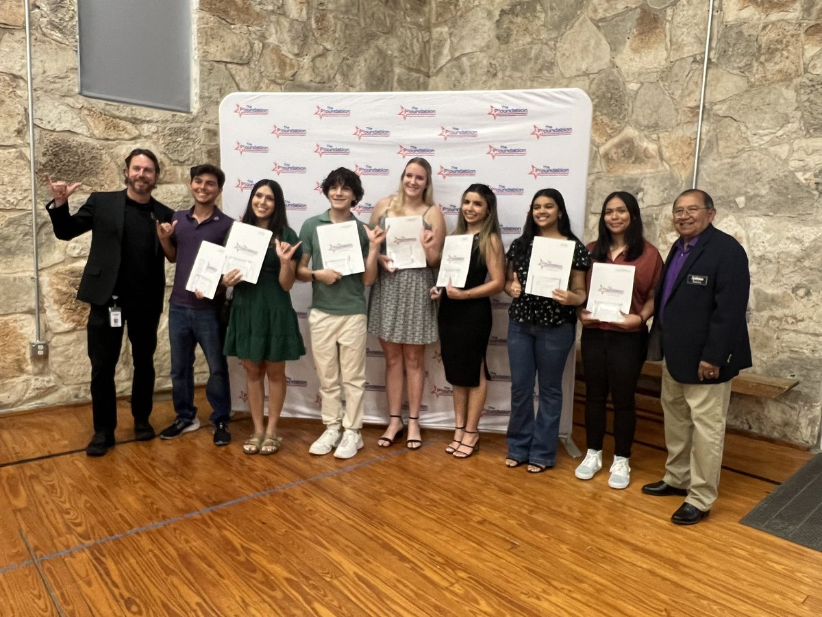 Award Season continued tonight @PfISD_PEF gave out lots of scholarships. Hendrickson did very well. College just got cheaper for these kids. @pfisd