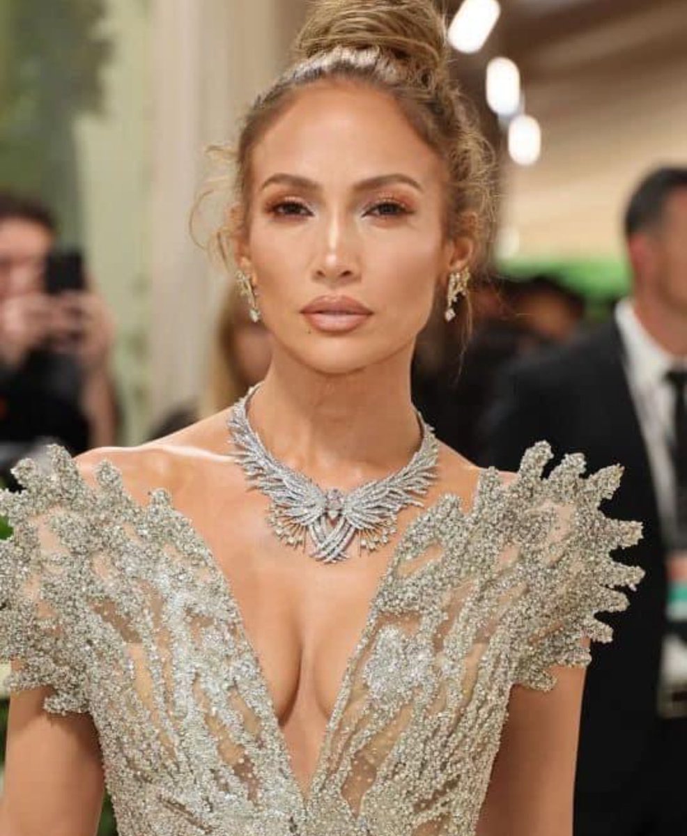 Jennifer Lopez tonight. Wow! She is the definition of true beauty. I think it’s fine that older women get plastic surgery to look better. But @jlo simply doesn’t need it. #JenniferLopez #MetGala