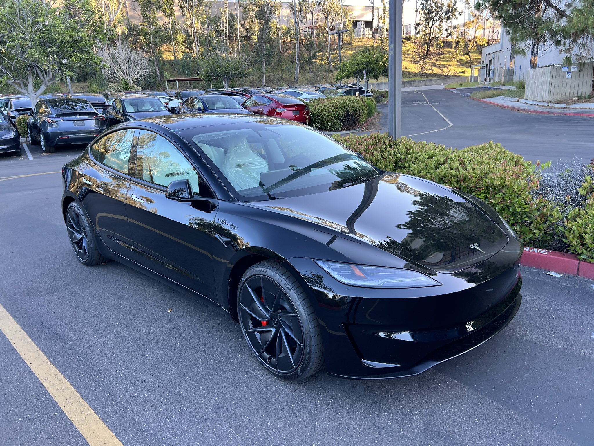 Tesla Newswire on X The Tesla upgraded Model 3 Performance looks stunning in Solid Black paint with a white interior https t tHJDPufYBU X
