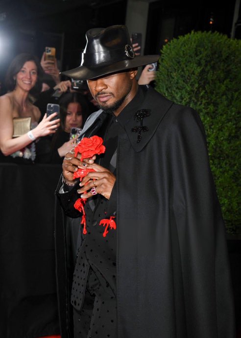 Usher 🌹 #MetGala