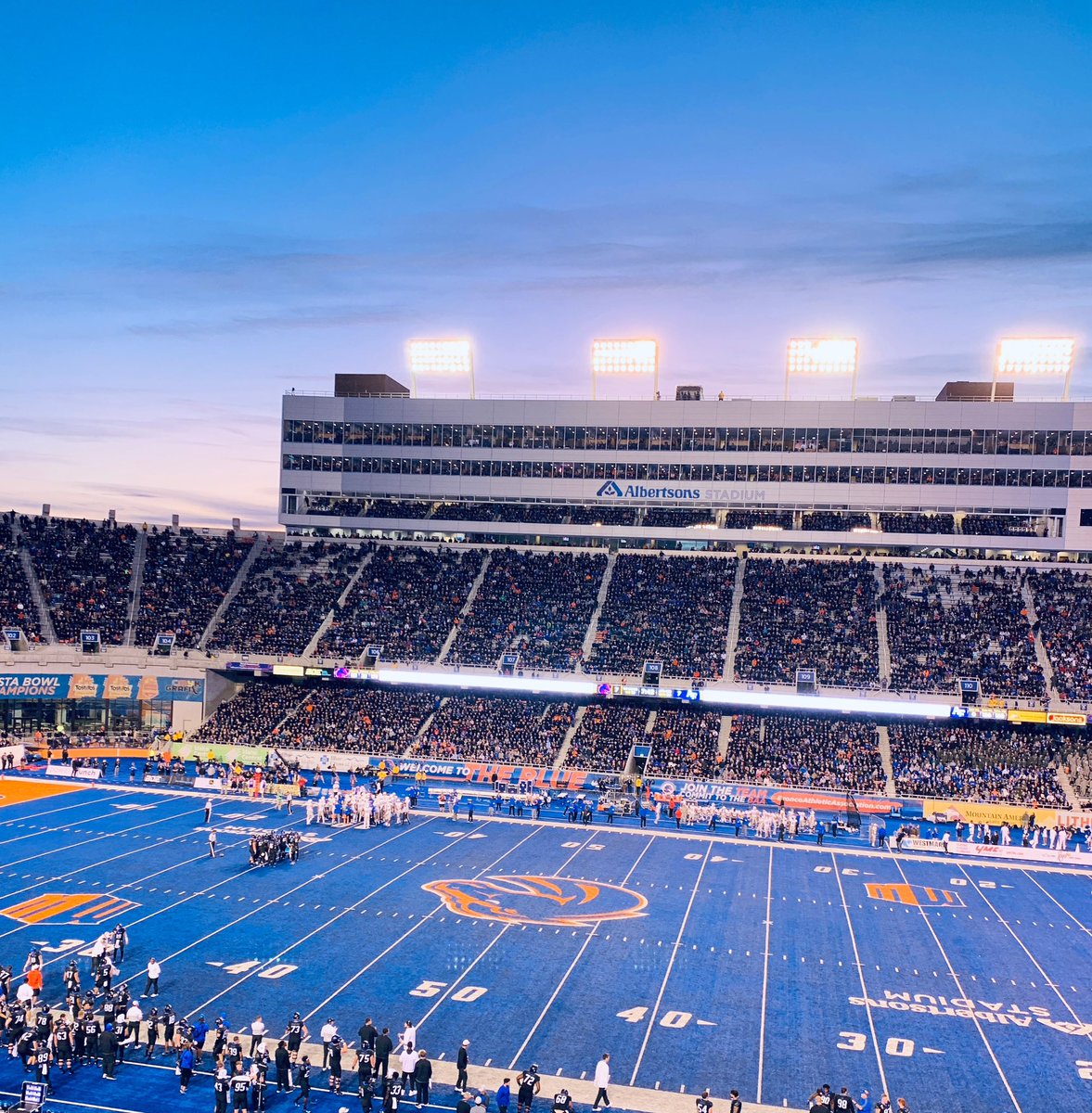 #AGTG after a talk with head coach <a href="/Coach_SD/">Spencer Danielson</a> I am blessed to receive my 14th d1 offer from Boise state university @kyleyoung_BSU <a href="/CoachChinander/">Erik Chinander</a> @bj_mullin <a href="/MarioEdwardsr15/">Mario Edwards</a> <a href="/CoachShavers/">Marcus Shavers</a>