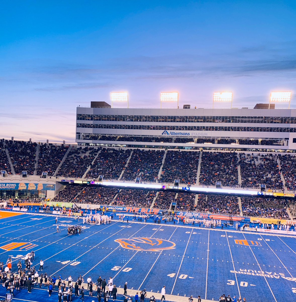 #AGTG after a talk with head coach @Coach_SD I am blessed to receive my 14th d1 offer from Boise state university @kyleyoung_BSU @CoachChinander @bj_mullin @MarioEdwardsr15 @CoachShavers