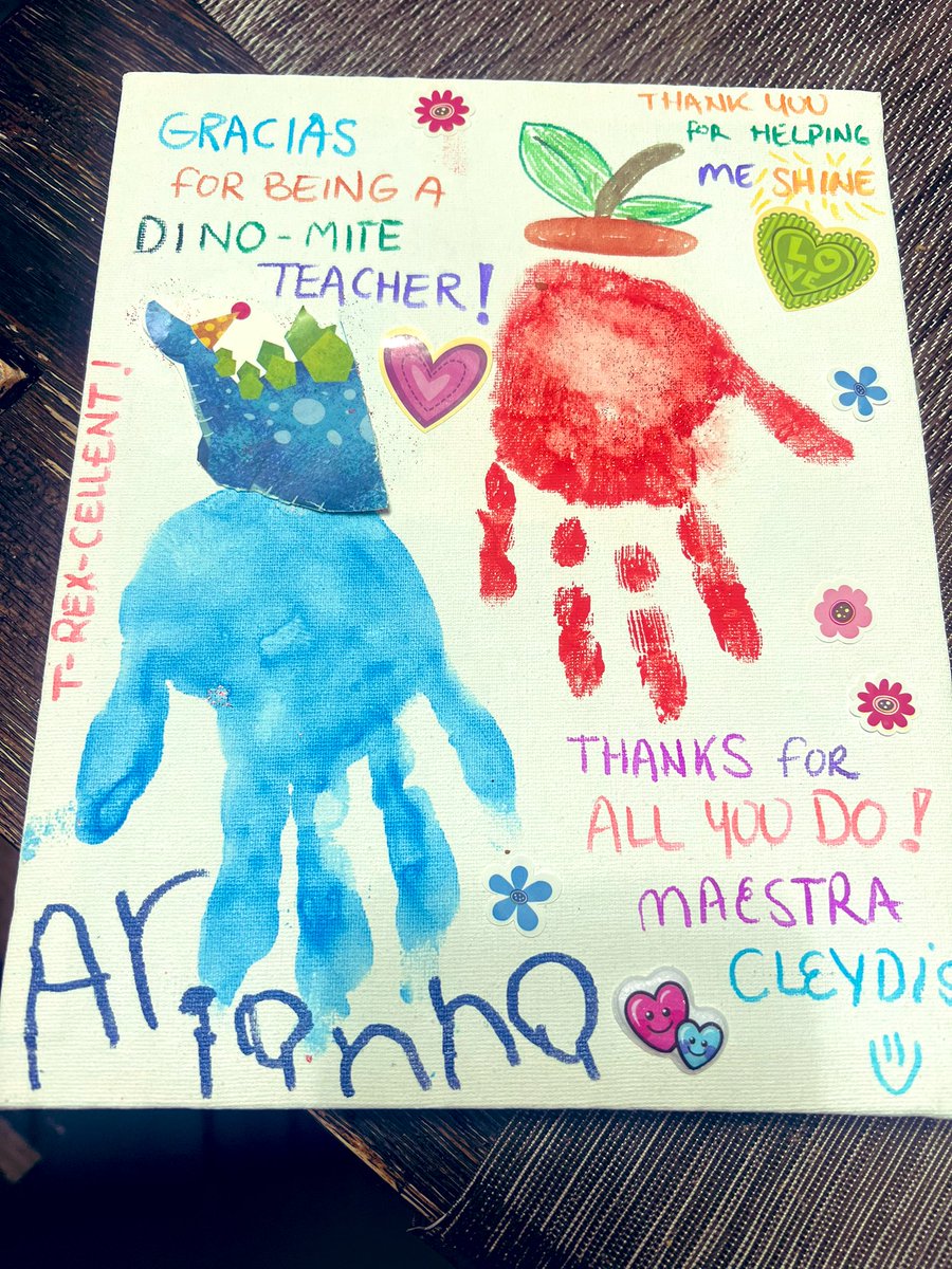 It’s #TeacherAppreciationWeek 📚 Let’s express appreciation for ALL teachers who put so much care, energy & love in educating our children. Our daugther #AriHallel enjoyed doing an appreciation card to her teachers! #GraciasMaestros 🍎 📏👩‍🏫👨‍🏫