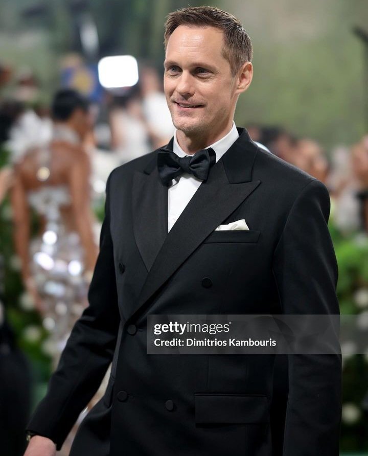 EricNorthmanska's tweet photo. #MetGala #alexanderskarsgard https://t.co/PuBCpdA4uB