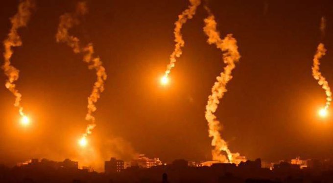 Cani  #İsrail  2 milyon Filistinlinin küçük bir alana sıkıştığı #Rafah 'ı havadan ve karadan bombalamaya başladı #RafahUnderAttack #PalestineGenocide