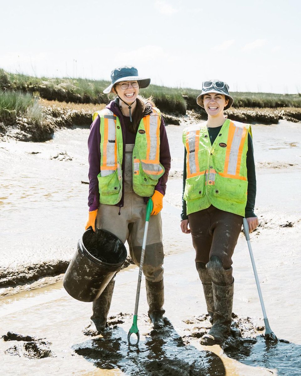 We partnered with @BCWildlife's Fraser River Tidal Marsh Clean-up Crew recently to remove garbage from South Arm Marshes Wildlife Mgmt Area. Their crew is dedicated to removing garbage in the Fraser River to prevent ecological degradation & restore natural processes. 📸 Matt Law