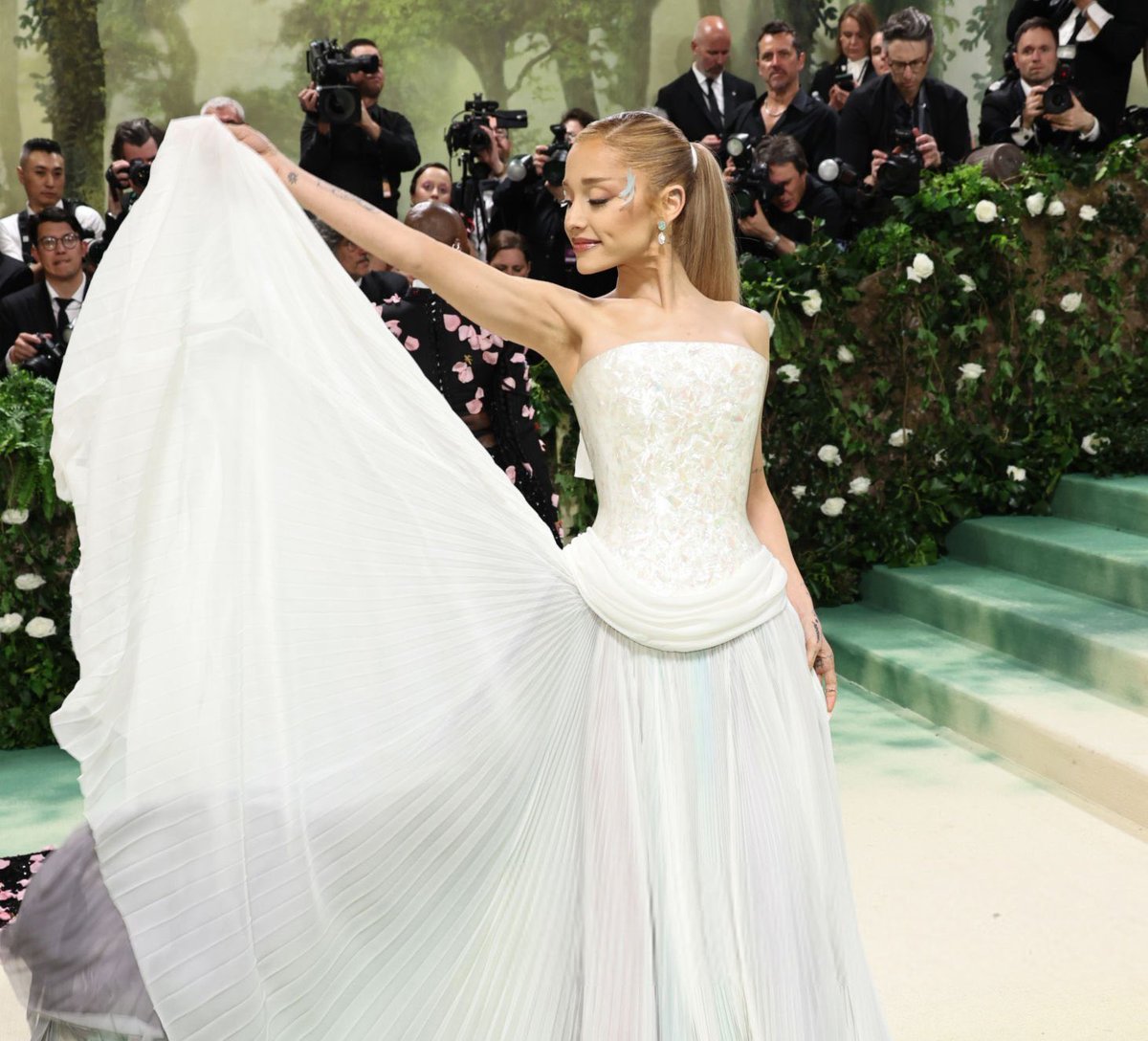 jenniescharts's tweet photo. Most mentioned celebs at Met Gala 2024 so far 

#JENNIE — 1M
Ariana Grande — 269k
Zendaya — 236k

JENNIE AT MET GALA 
#JENNIE #MetGala #MetGala2024 https://t.co/hxzQ2ylYQG