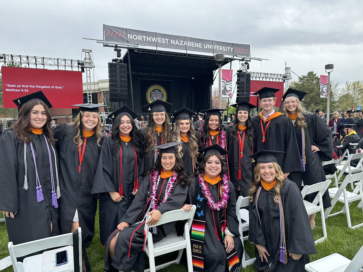 shayrayy's tweet photo. I don’t know who let me graduate but it happened💪🏼 https://t.co/jJLu0VFkd0