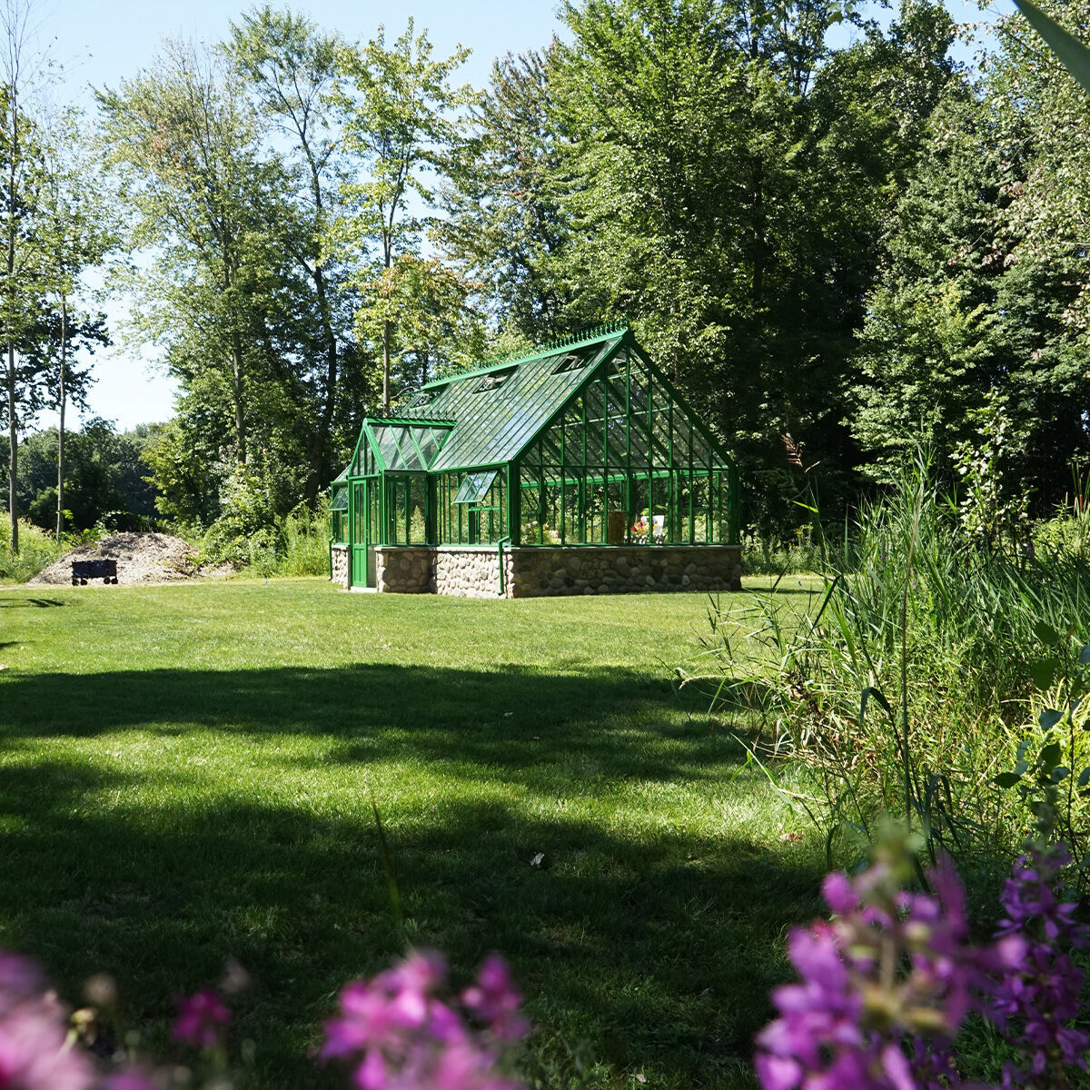HartleyUSA's tweet photo. Structurally Superior.
Victorian Manor powder coated in a Bespoke colour.
Cherished in Michigan, USA.
Discover all our Glasshouses: https://t.co/Sku0ui0SXH
Request your brochure: https://t.co/yLjb918X7d
#rhs #hartleybotanic #greenhouse #handmade #handmadeinengland https://t.co/PEbd3iA4Kz