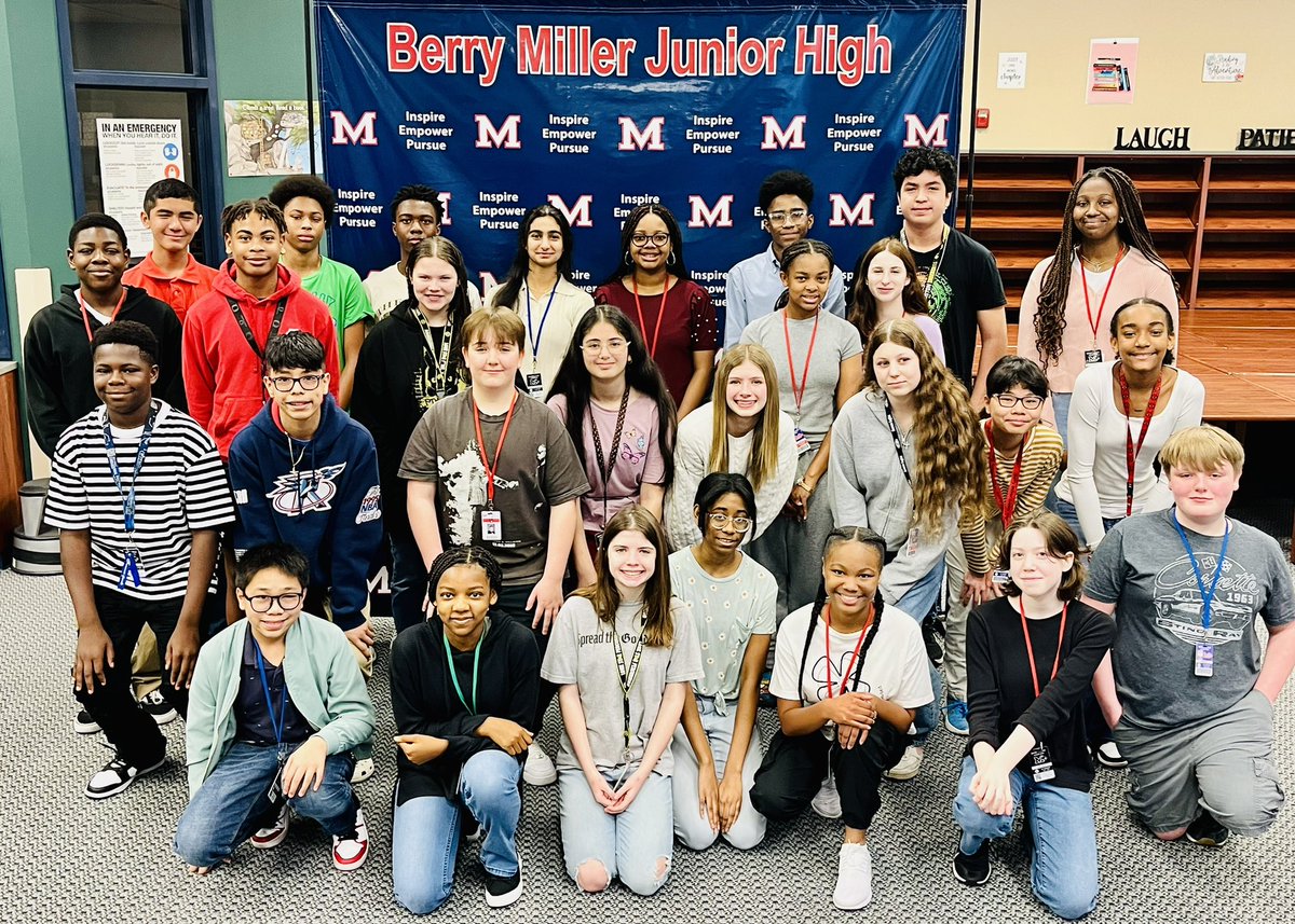 These spring blooms 🌸 popped up at our final #CircleOfChampions ceremony. We congratulate these outstanding Bobcats for standing head & shoulders above by being & doing their best every day.❤️💙🐾🏆 #Believe #WeAreMiller #BuildPearlandProud