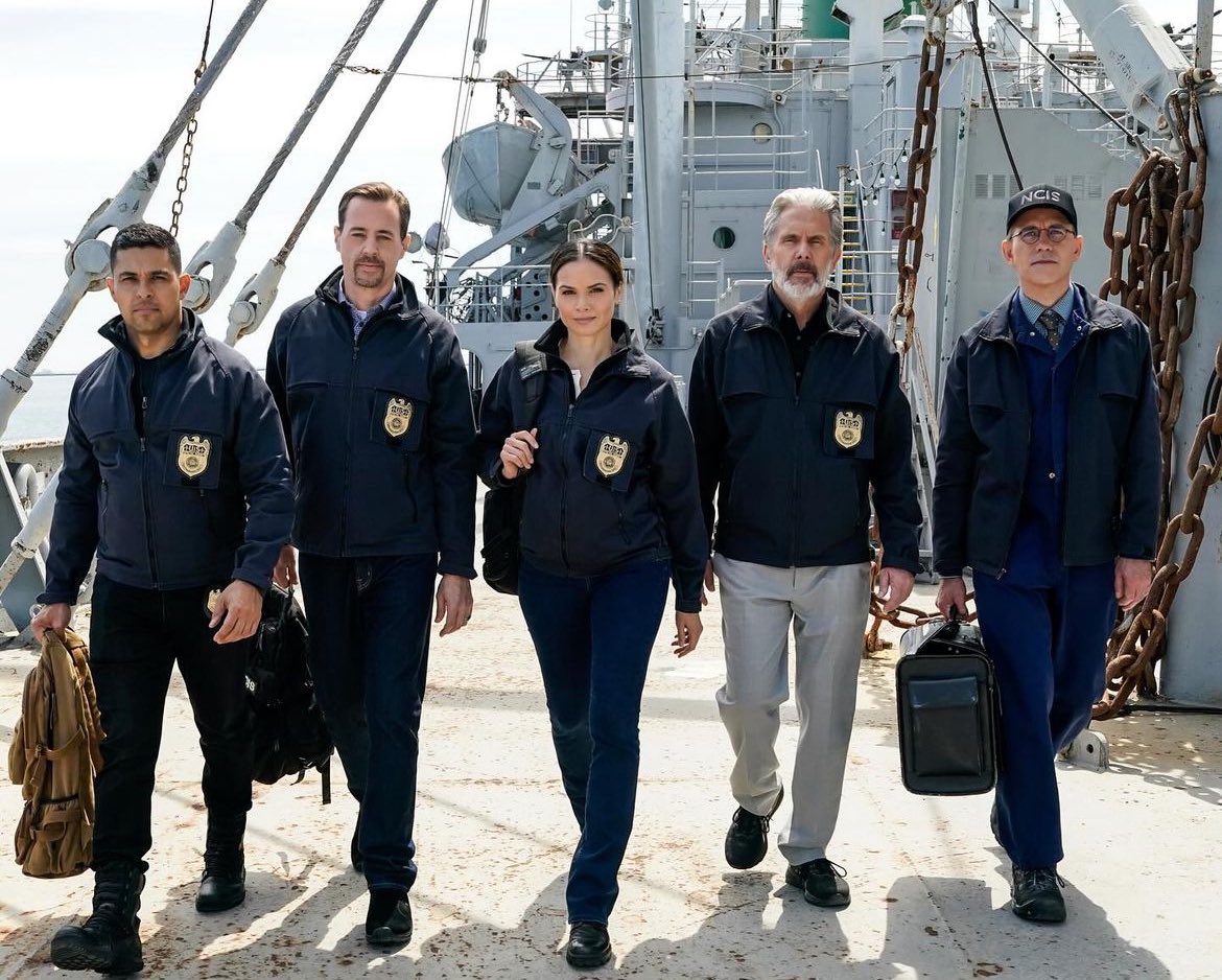 That's a wrap on the 2024 season of NCIS. Short and sweet - and they will be back for Season 22 this fall! What was your favorite part of Season 21?💙 #NCIS