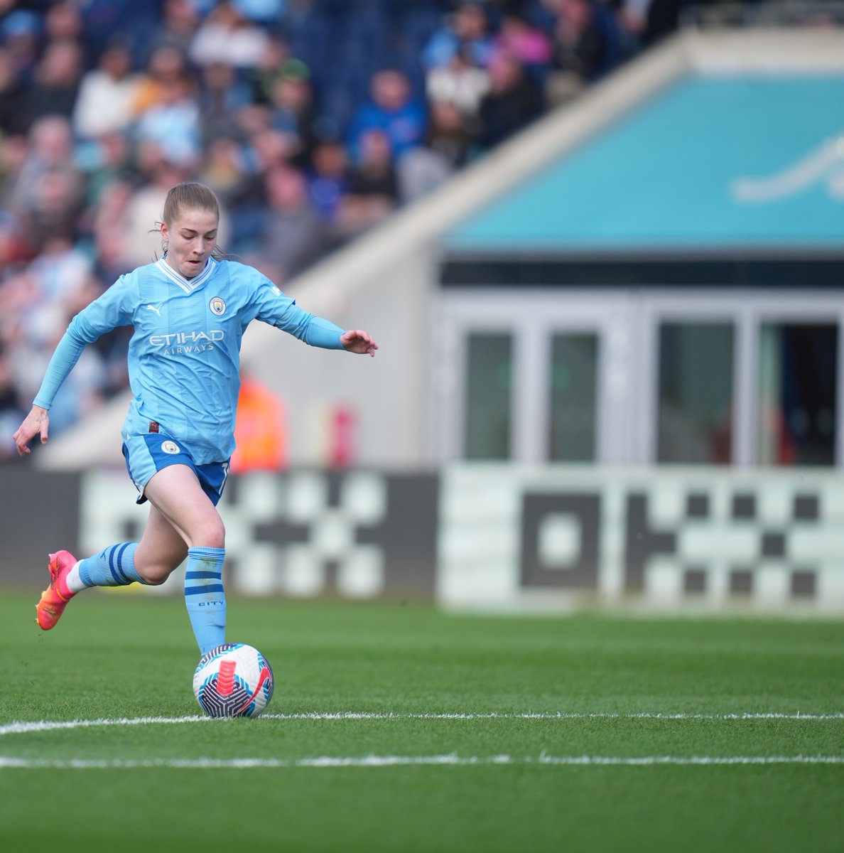 With dazzling dribbles & dynamic passes, @ManCityWomen bring home excitement non-stop! ⚽️🌪️