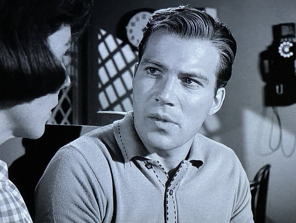MrBear1488's tweet image. Will I be captain of “The Enterprise?” #thetwilightzone #startrek #theenterprise #captainjamestkirk