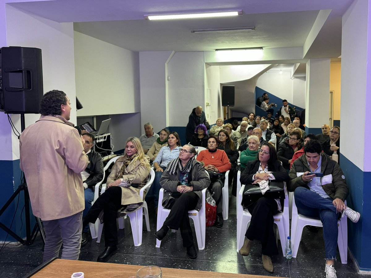 Otro lunes en el cual nuestra @lista71 se reúne en Asamblea, para una gran puesta a punto junto a compañeros de todo Montevideo 💪