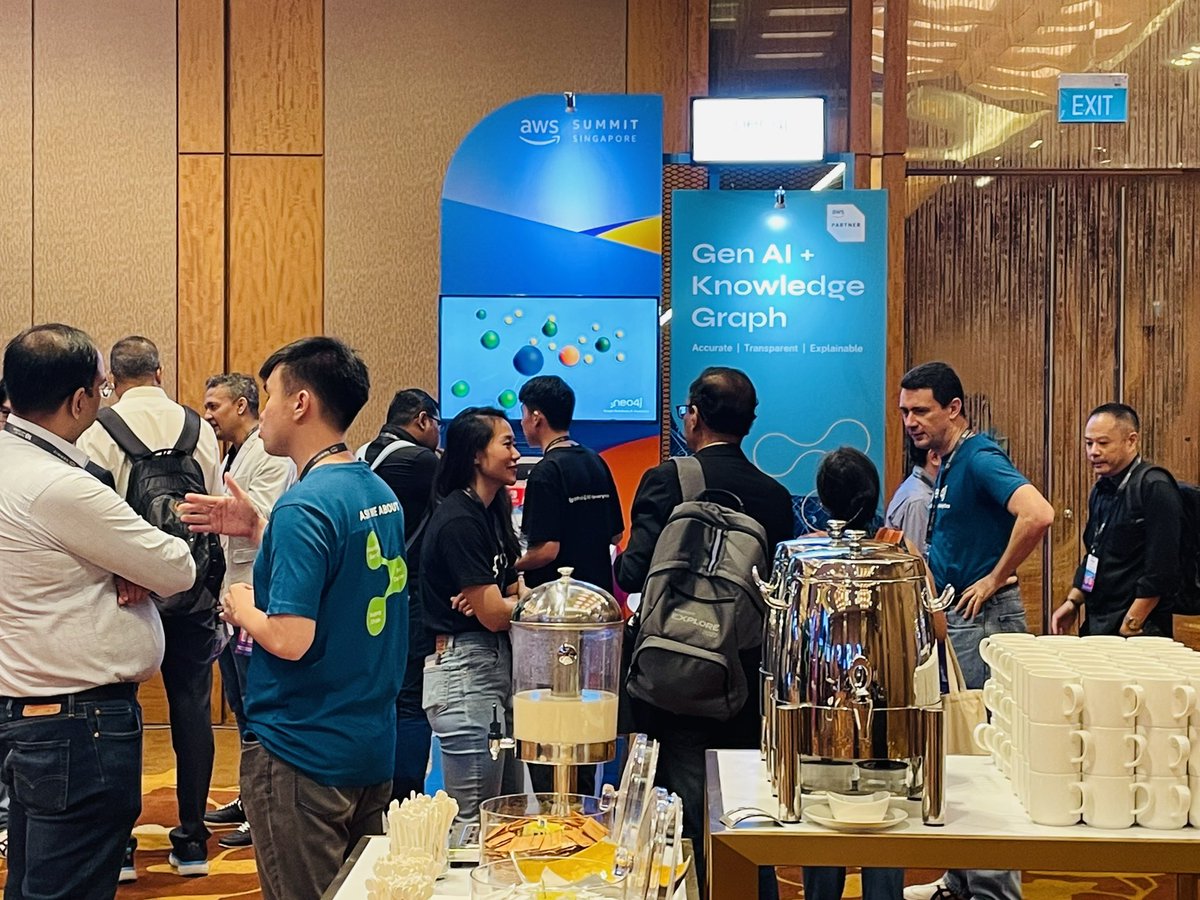 Morning buzz at @awscloud Summit SG between great coffee & a great team @neo4j (not necessarily in that order) #knowledgegraphs #genai