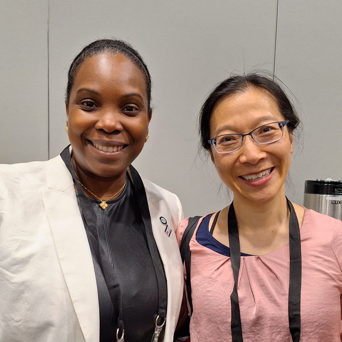 OMG OMG OMG finally met @DrCNClarke IRL. Such a trailblazer in surgery and an inspiration to so many 🙏❤️🎉 #ILookLikeASurgeon #DiversityAndInclusion #RACS24