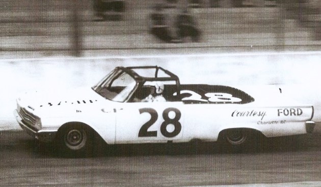 Fred Lorenzen won the 1961 Rebel 300 at Darlington 63 years ago today. 🏁 #FastFreddie 🏁 #TooToughToTame