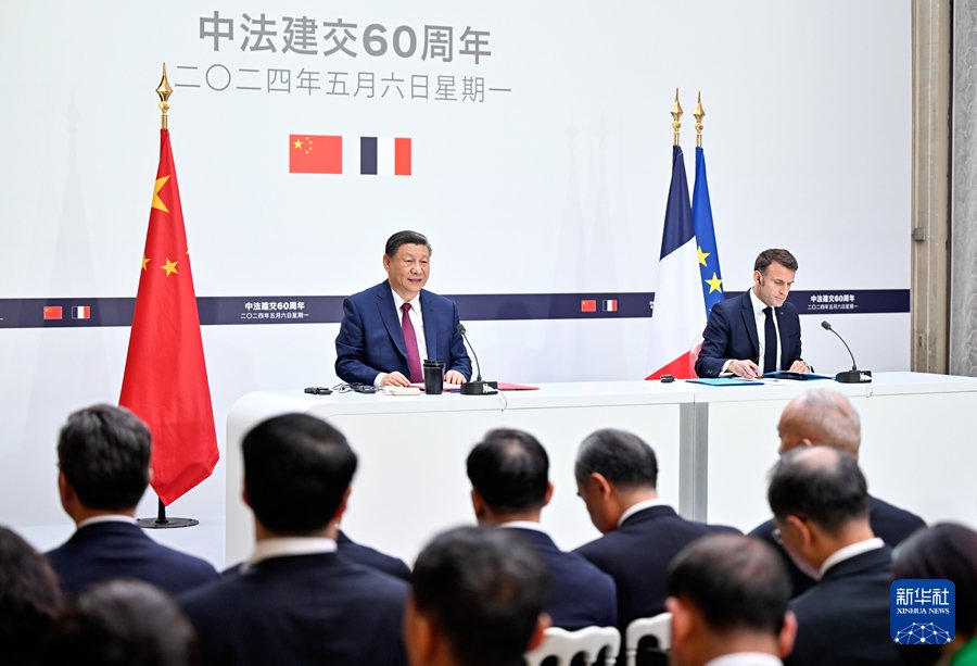 中国主席习近平同法国总统马克龙共见记者时谈巴以冲突和乌克兰危机。中国既不是危机的制造者，也不是当事方、参与方，但我们没有隔岸观火，而是一直在为实现和平发挥积极作用。