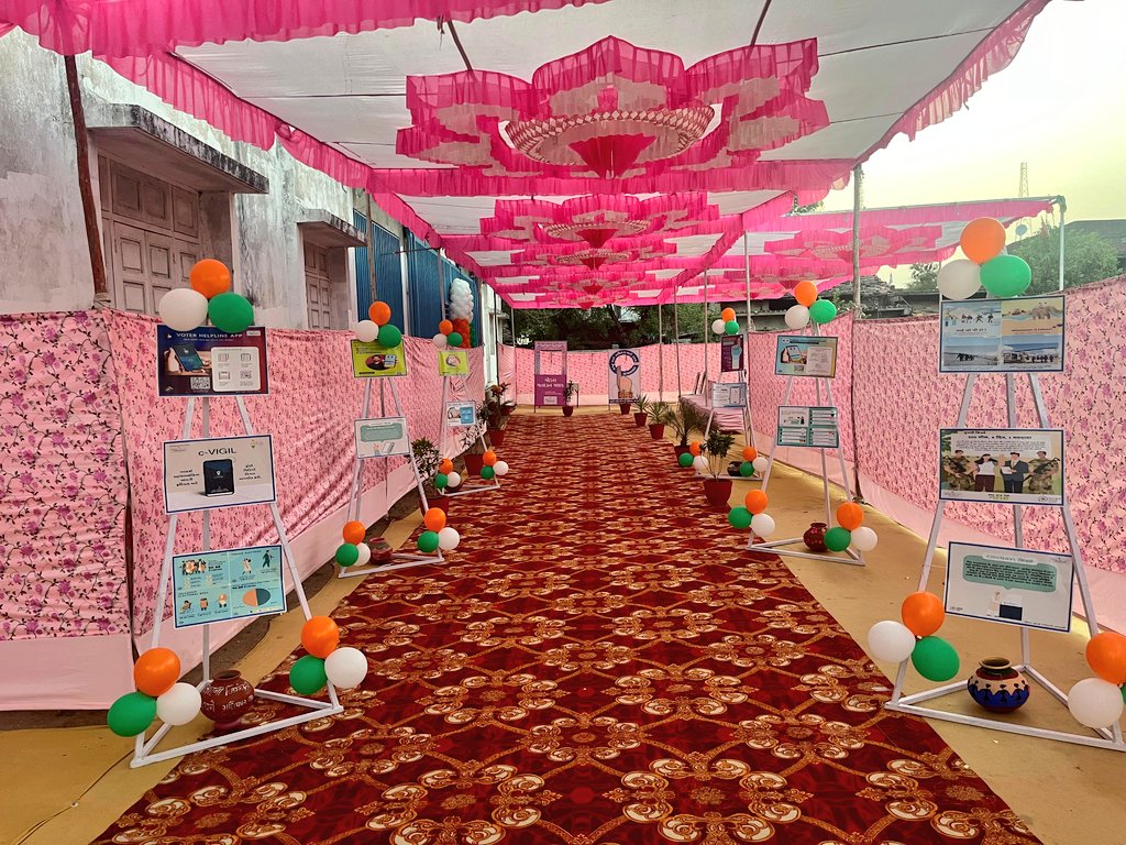 CollectorArv's tweet photo. #LokSabhaElection2024
#ModelPollingStation
"આદર્શ મતદાન મથક".
"મત આપશે અરવલ્લી"
અરવલ્લી જિલ્લામાં આદર્શ મતદાન મથક,દિવ્યાંગ માટેનું મતદાન મથક,યુવા મતદાન મથક અને સખી મતદાન મથકનો સમાવેશ થાય છે.
@CEOGujarat @ECISVEEP https://t.co/VzDV9hDY6Q