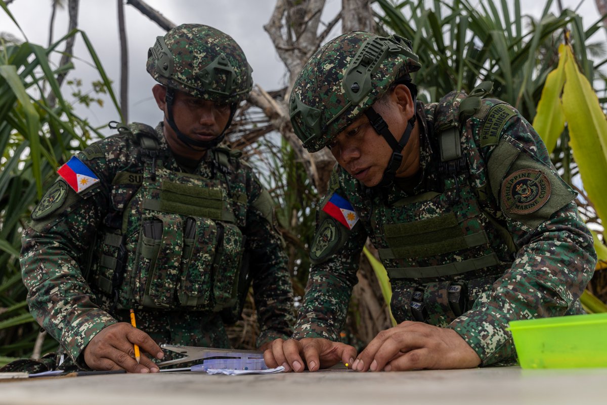 🇺🇸–🇵🇭

@PacificMarines & @USPacificFleet conduct Multi-Domain Task Force training during #Balikatan24, strengthening #JointForce interoperability with @TeamAFP and combined capabilities supporting shared interests in the #FreeAndOpenIndoPacific.

📍 #Philippines

📸 Cpl Kyle Chan