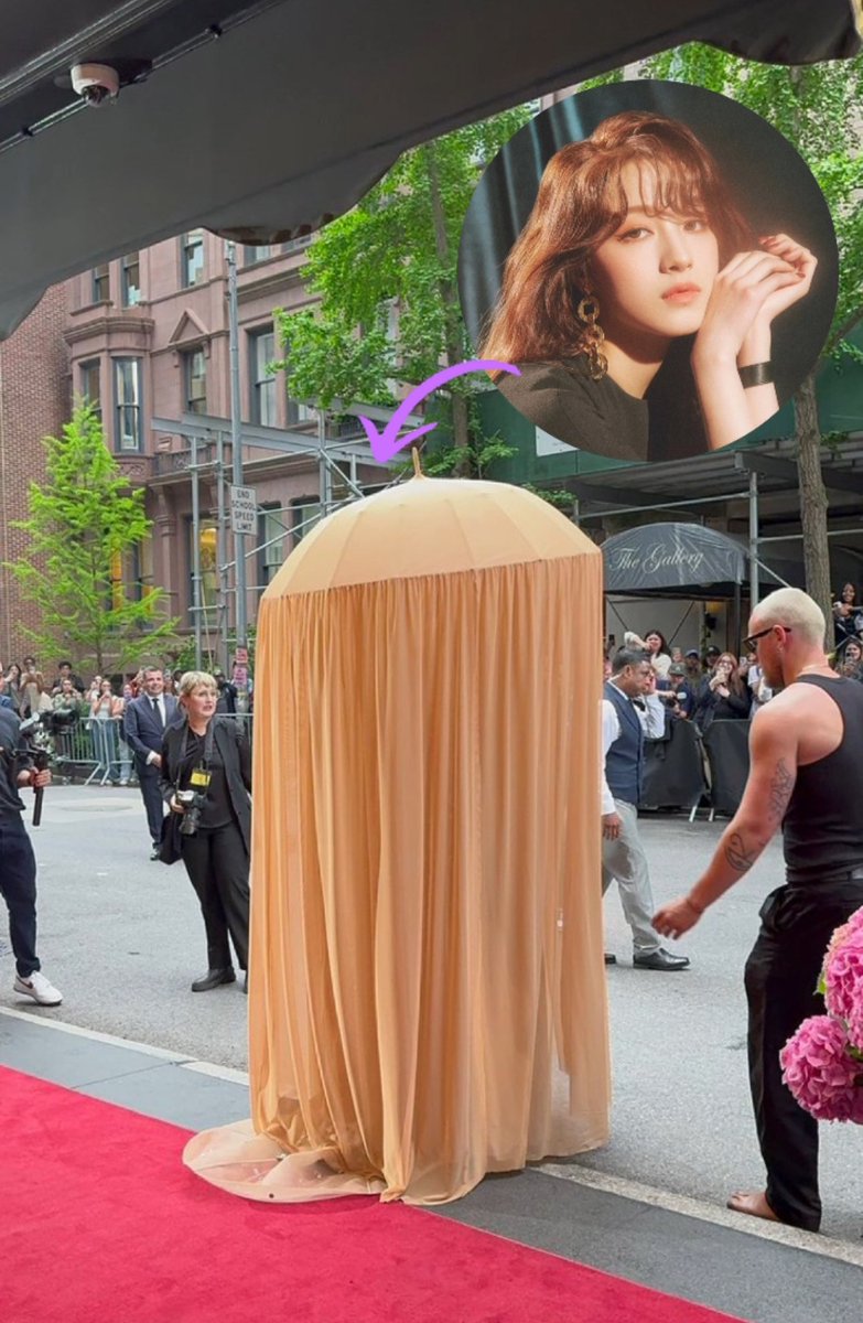 CLC’s Oh Seunghee stuns for the 2024 #MetGala 💐