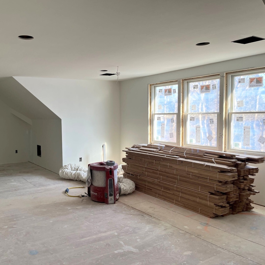 #ProgressReport – While this attic had already been made into livable space, its sharp angles made it feel confining. A single window made the room gloomy. A shed dormer solves the problem.
#BuiltByPhilbrook #CapeCodCustomBuilder #NewEnglandHome #CapeCodHome #FinishedAttic