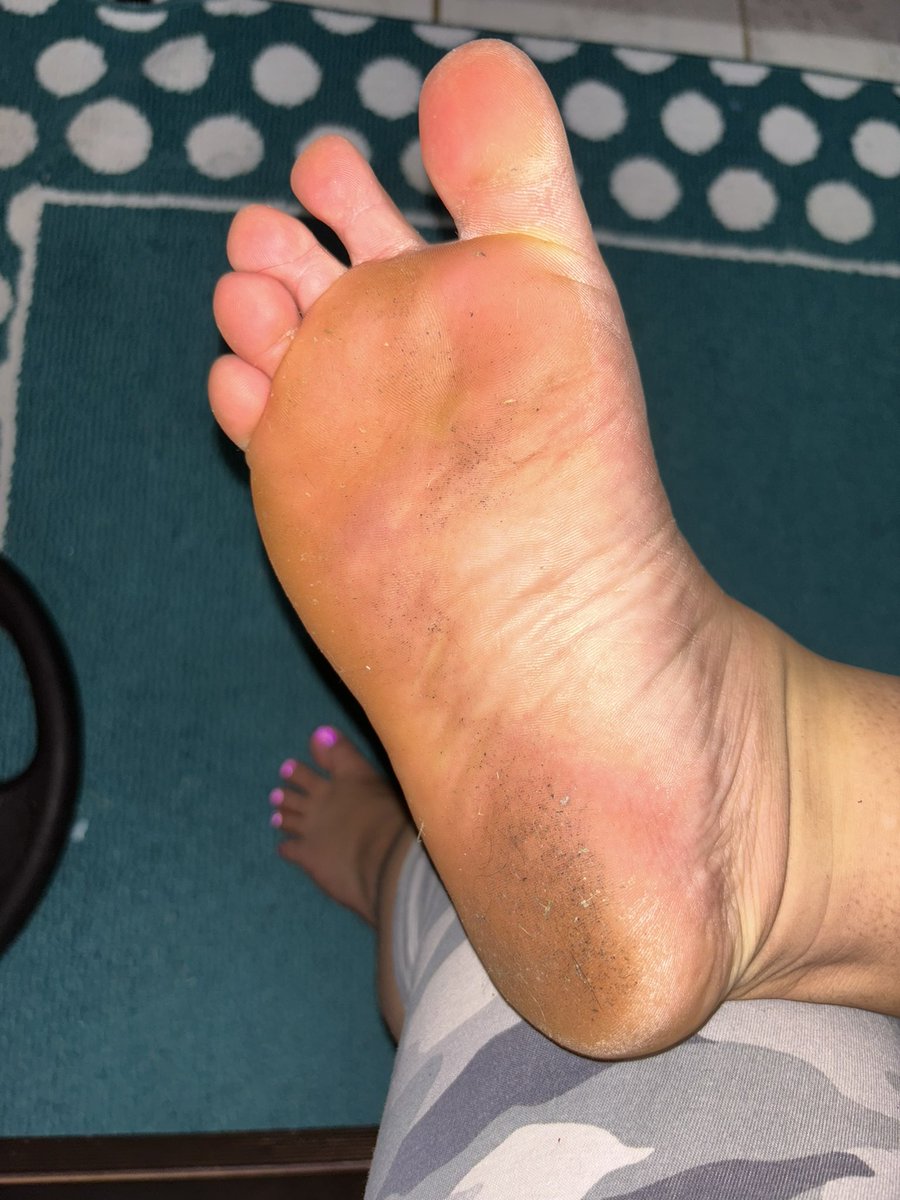 Piesitos sexy 😏👣🤭

#feet #chubbyfeet #chubbylegs #barefeet #barefoot #toes #soles #latina #pies #piesbonitos #puertorico #bbwfeet #dirtyfeet