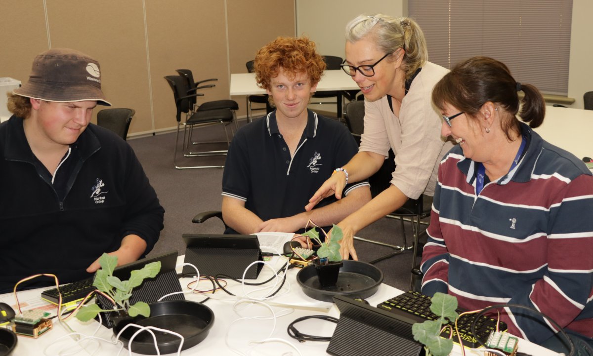 Here's Get into AgSTEM in full swing at our #HorshamSmartFarm. #Murtoa College #AgScience students programmed in Python in Get into #DigiAg and #Horsham College Biology students simulated making DNA replicas in Get into Genes – PCR workshop. Learn more at go.vic.gov.au/3N55sA2