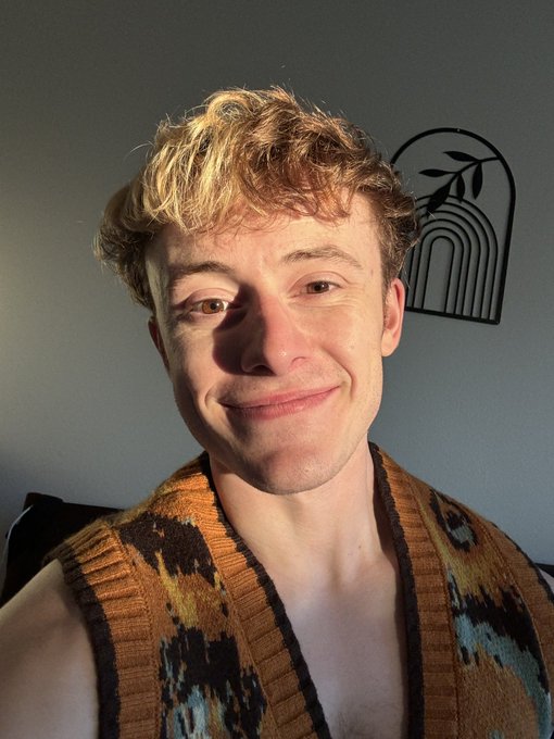 Golden hour bedroom edition https://t.co/o3uCAHdMl5